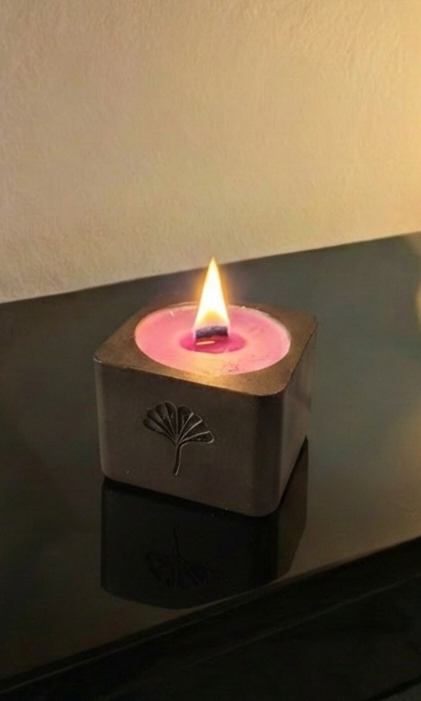 Bougie parfumée Ginkgo en Jesmonite avec mèche en bois