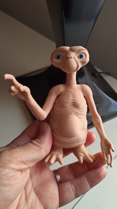 Figurine alien rétro imprimée en 3D – déco pop culture années 80