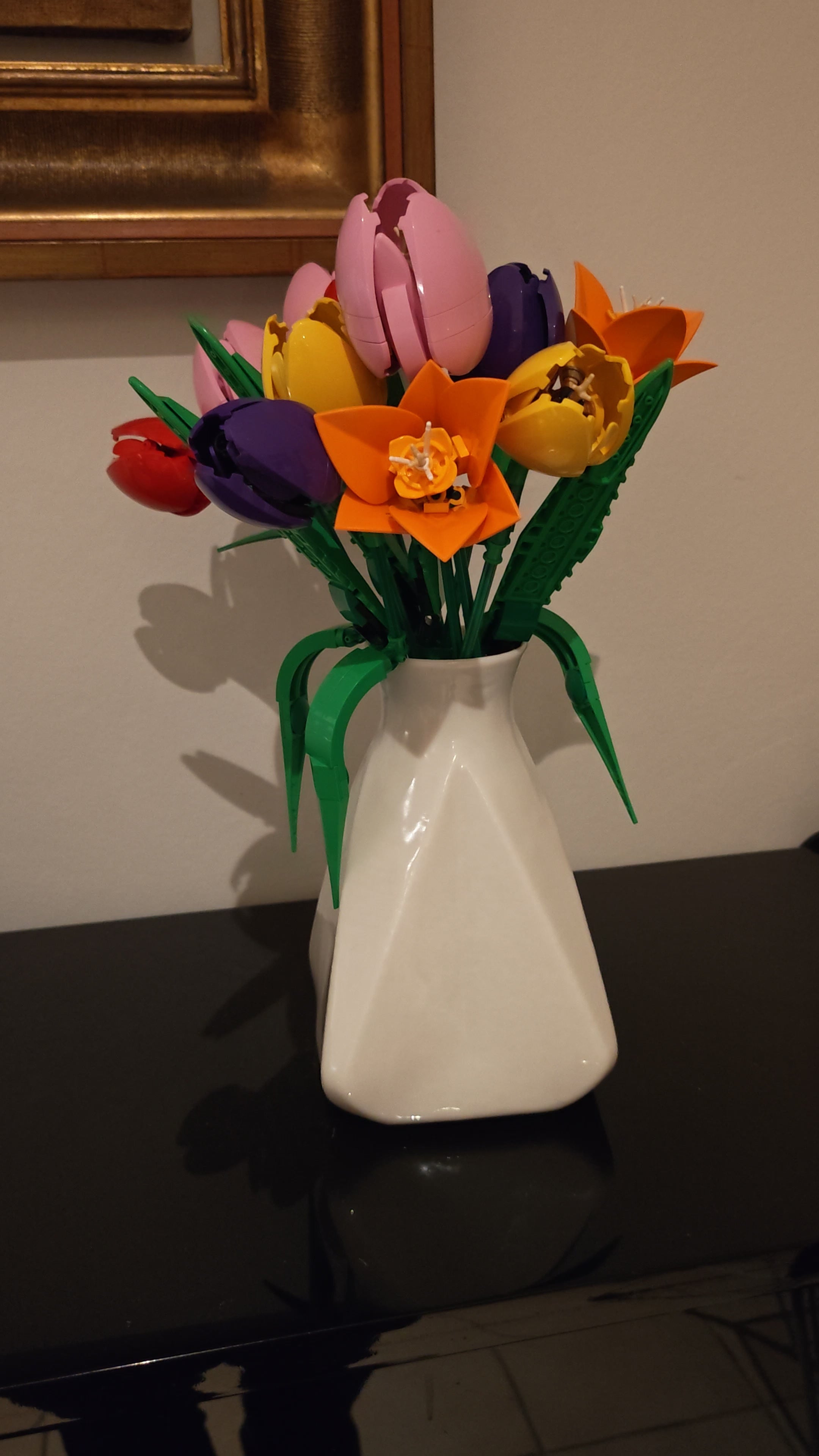 Vase triangulaire imprimé 3D blanc pour bouquets de fleurs LEGO® – finition céramique